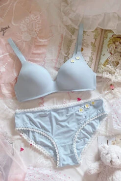 Blue Little Daisy Ice Silk Seamless Thin And No Steel Ring Bra Set(Blue Little Daisy Ice Silk Seamless Thin And No Steel Ring Bra Set)
